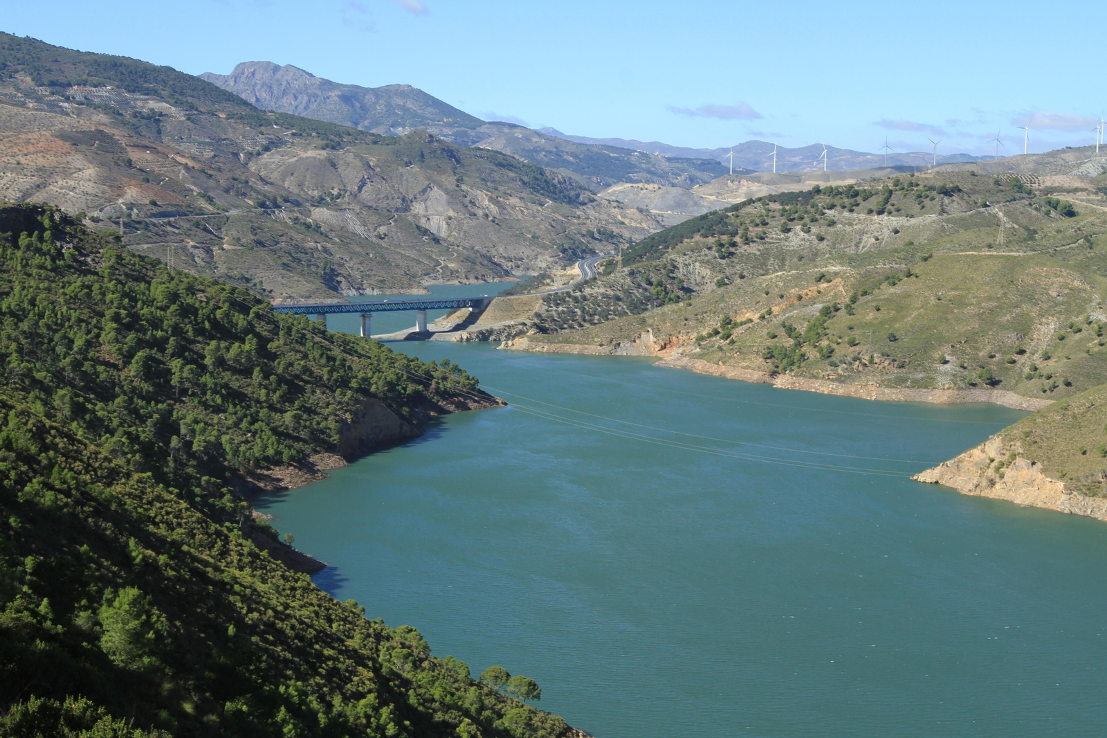 Imagen de la cola de la presa de Rules