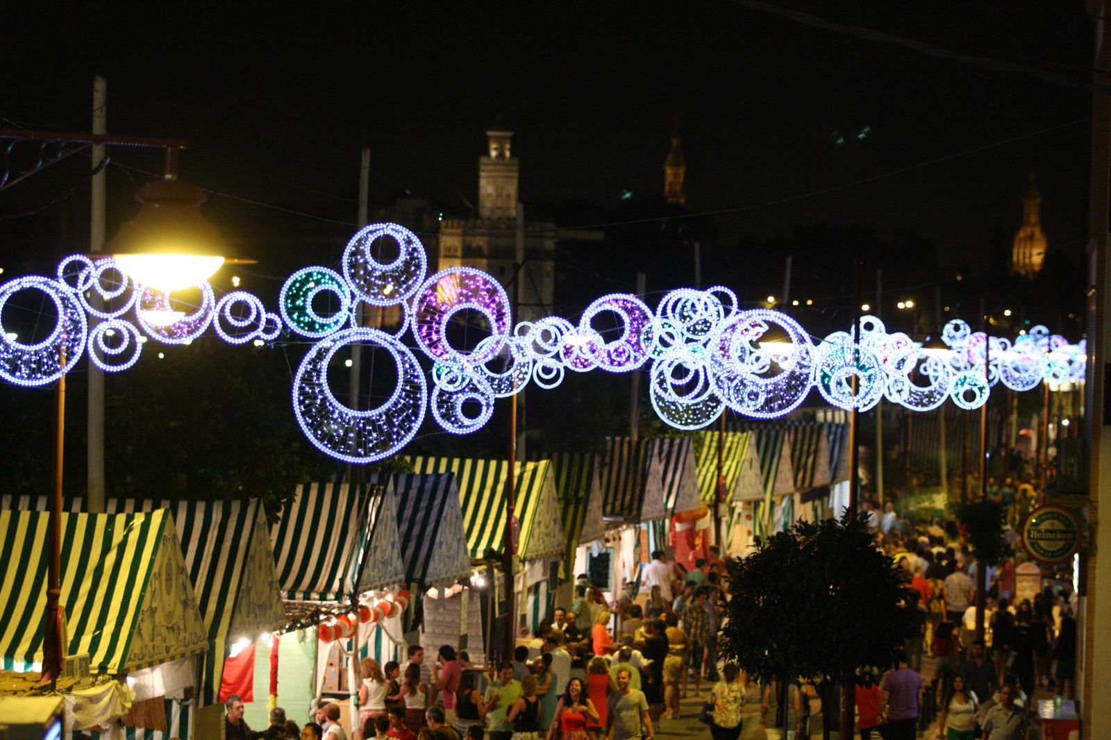 Alumbrado de la  Velá de Santiago y Santa Ana