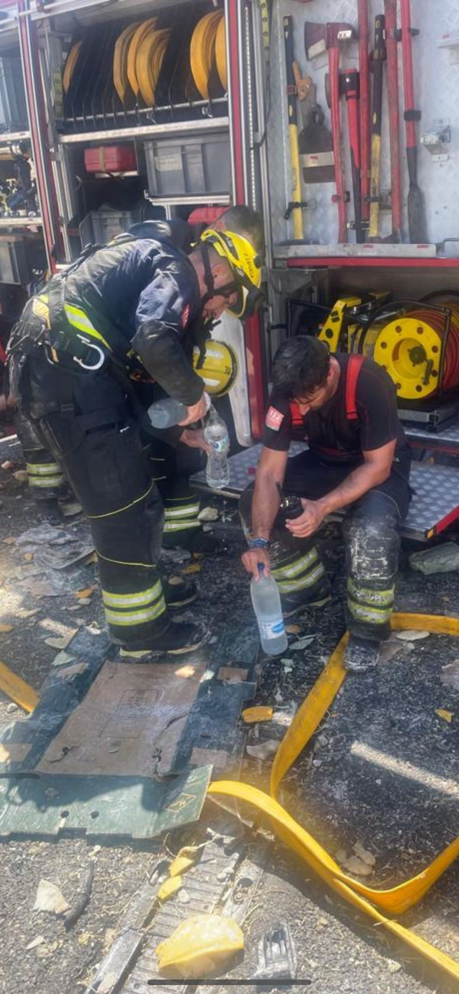 Los Bomberos del Levante acudieron al auxilio de las víctimas.