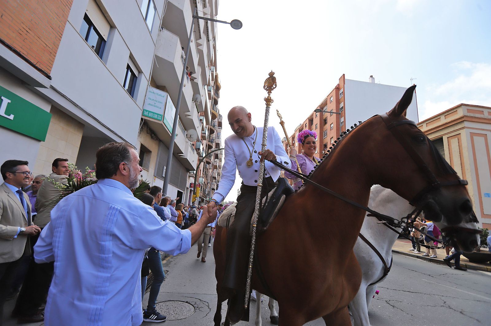 El Rocío 2023: Imágenes de la Hermandad de Emigrantes en su salida de Huelva