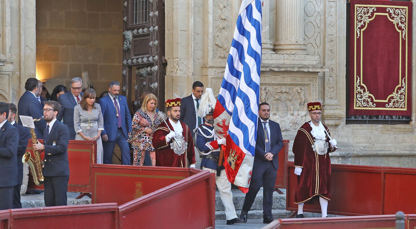 Imágenes del tradicional traslado del 'Pendón'