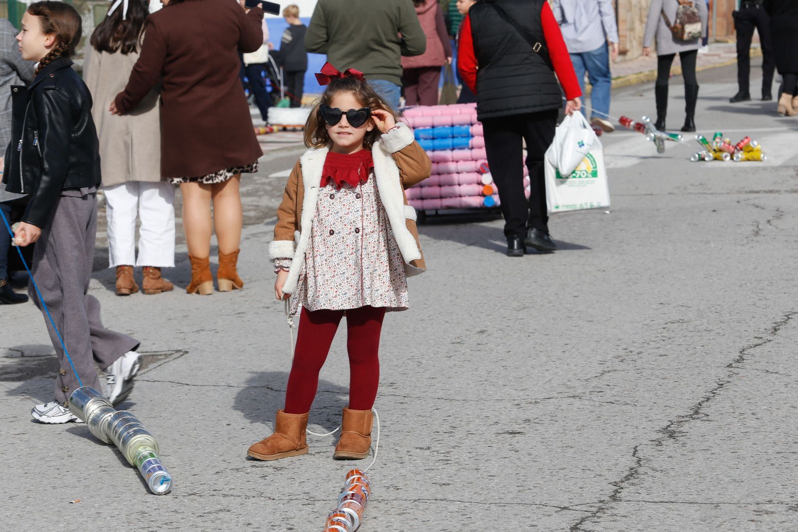 Búscate en las fotos del arrastre de latas 2026 en Los Barrios