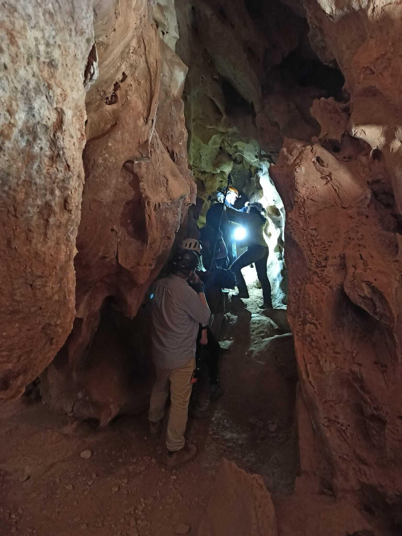 Las mejores fotografías de la visita de National Geographic a la Cueva de la Victoria