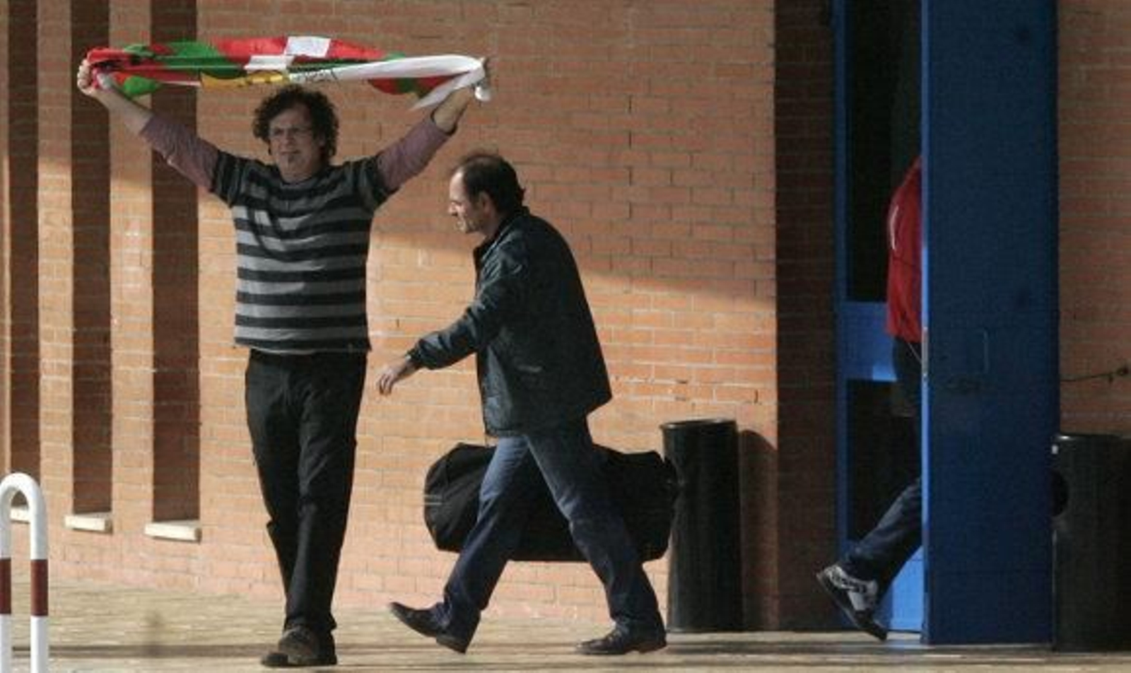 El etarra Paterra sale de la cárcel de Alcolea