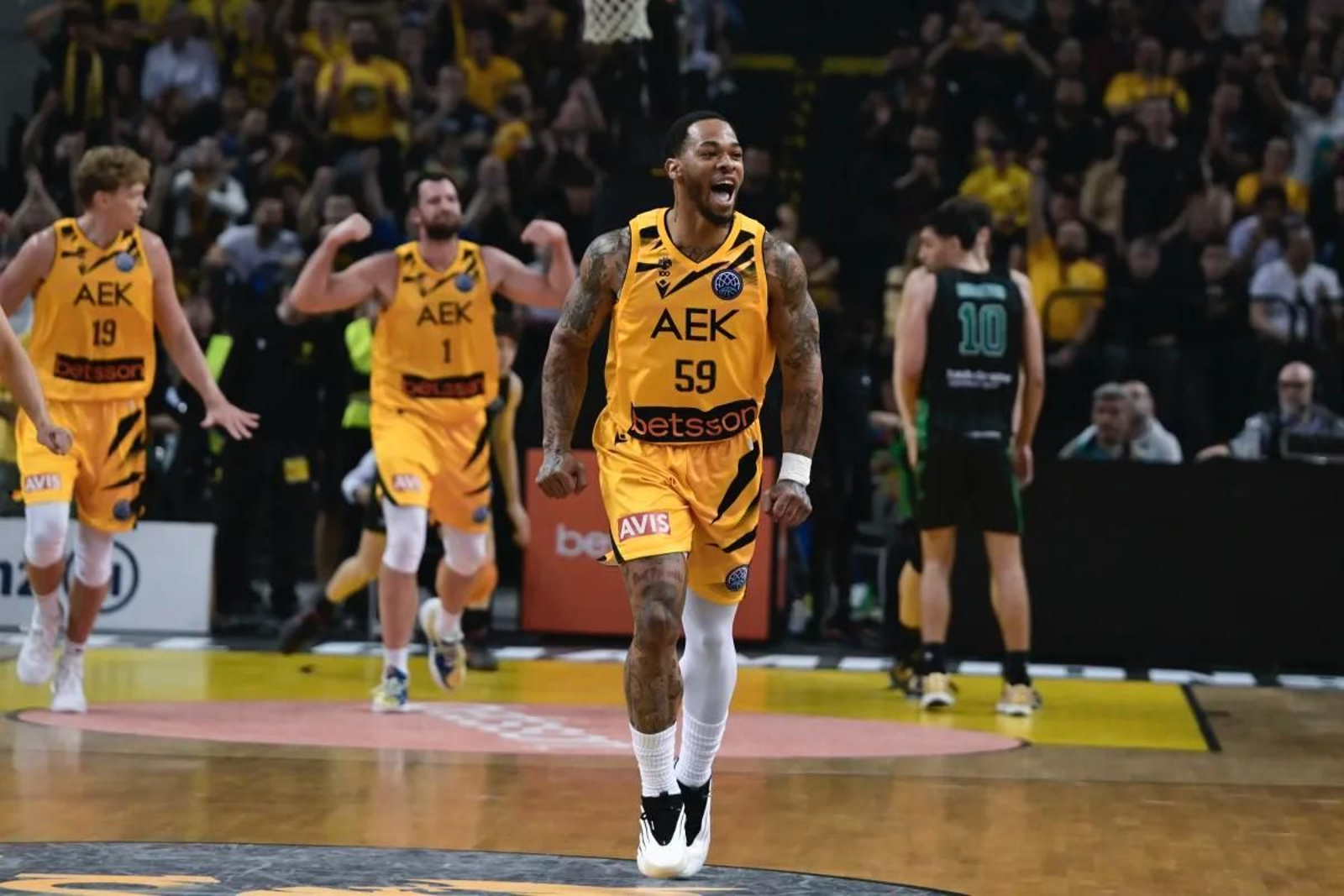 El AEK celebra la clasificación.