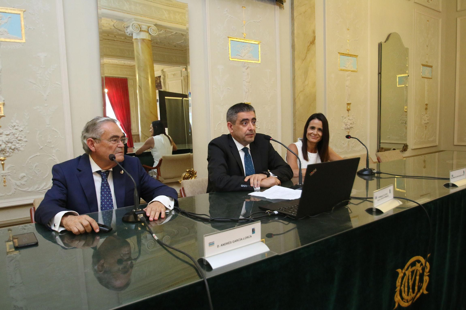 Fotogalería libro 'Uniendo dos contienentes', de Medgaz