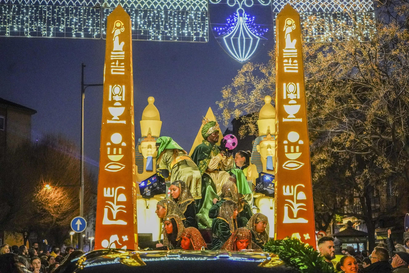 La cabalgata de los Reyes Magos de Granada, en imágenes