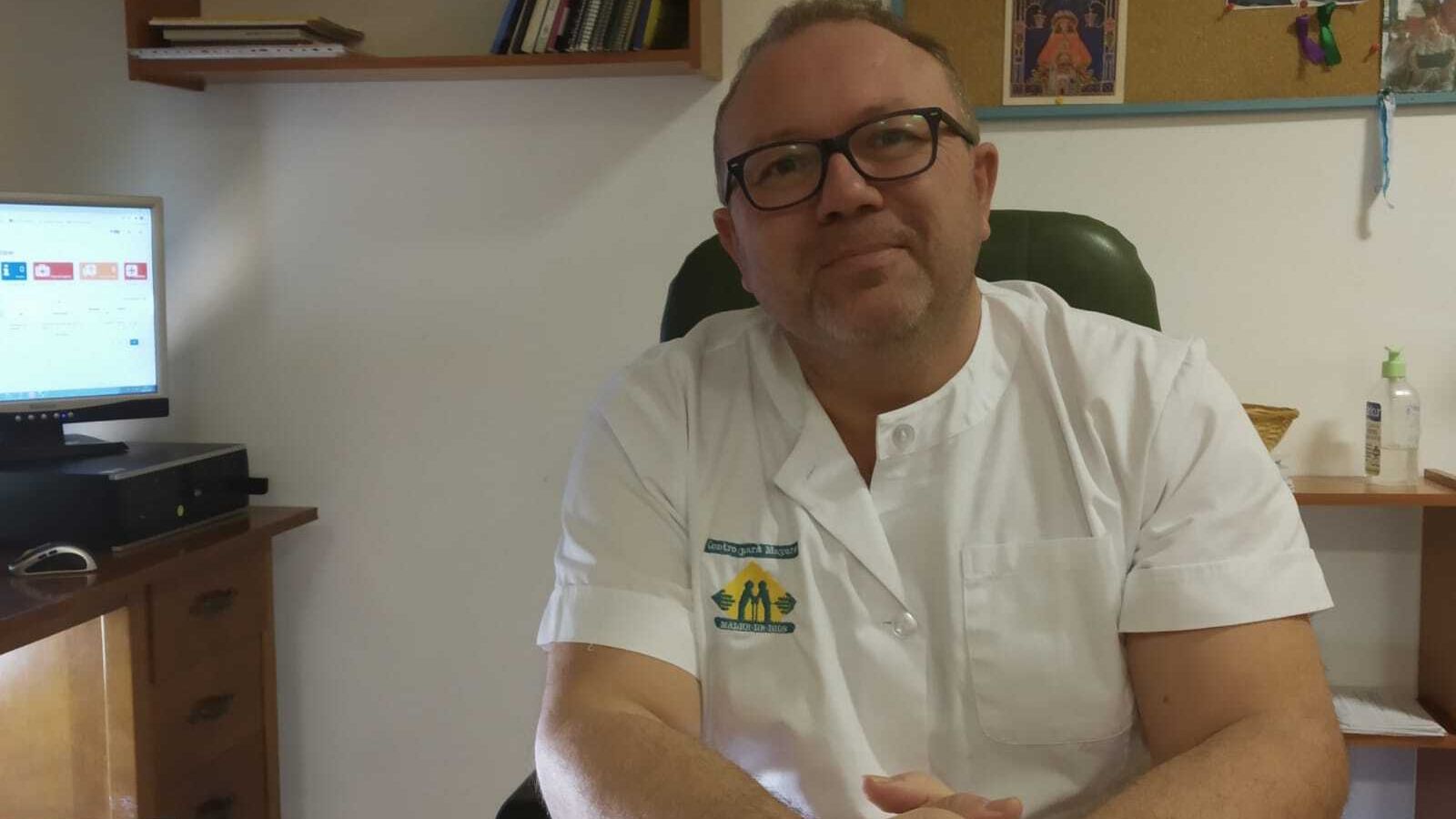 El psicólogo del centro de mayores Madre de Dios de Almonte, Juan Jesús Martín.