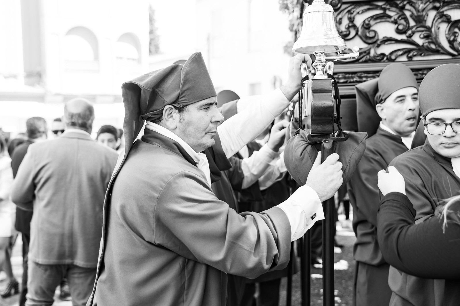 Jueves Santo en Lucena: La procesión de Jesús de la Caridad, en imágenes