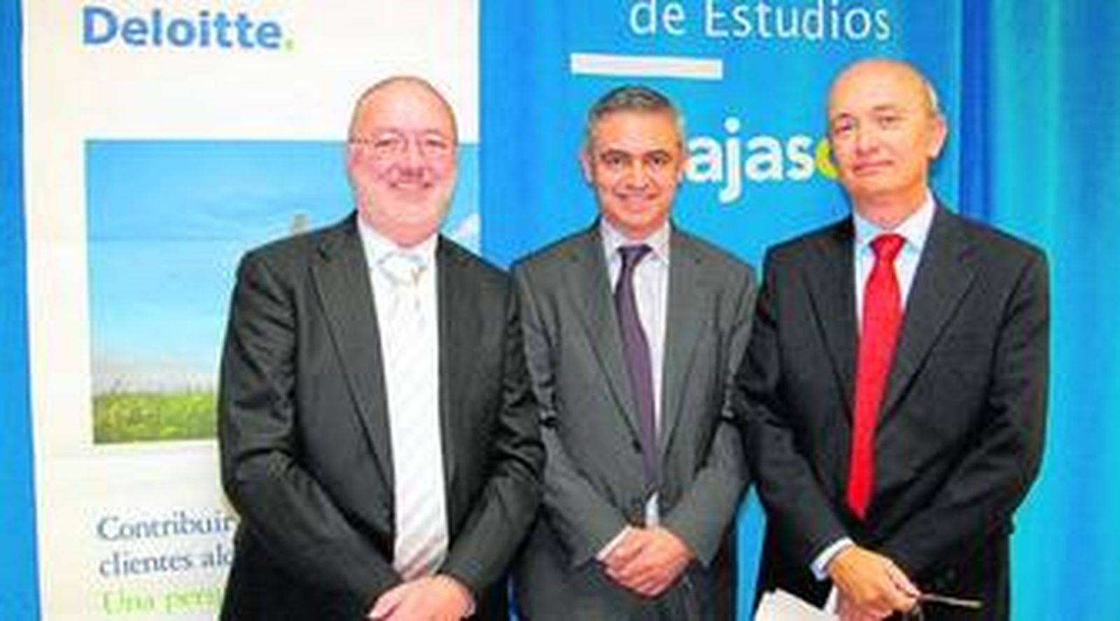 Antonio Barba, presidente de Aedipe y director de Personas y Organización de Detea; Ricardo Díaz Sánchez, socio de Deloitte, y Luis Miguel Pons Moriche, director general del Instituto de Estudios Cajasol.
