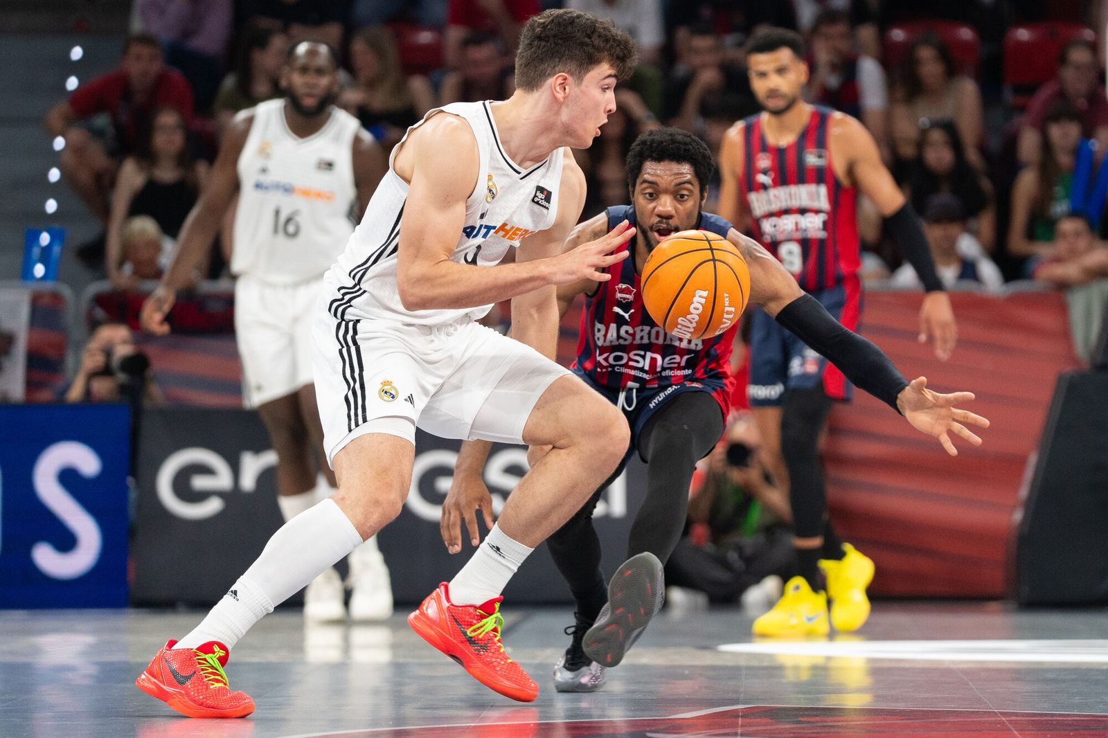 El Madrid tumba al Baskonia y espera a Unicaja o Barcelona en semifinales
