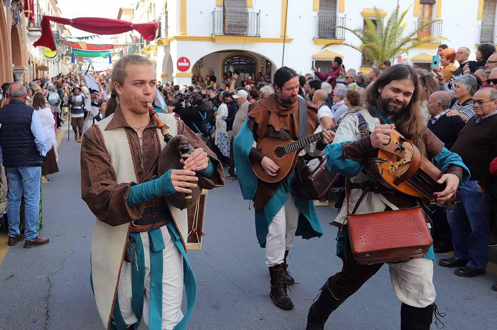 Imágenes del gran ambiente en la Feria Medieval de Palos de la Frontera, Huelva