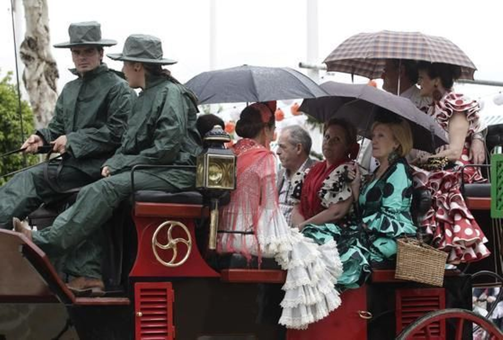 La lluvia no impidió la fiesta el Miércoles de Feria.

Foto: Antonio Pizarro