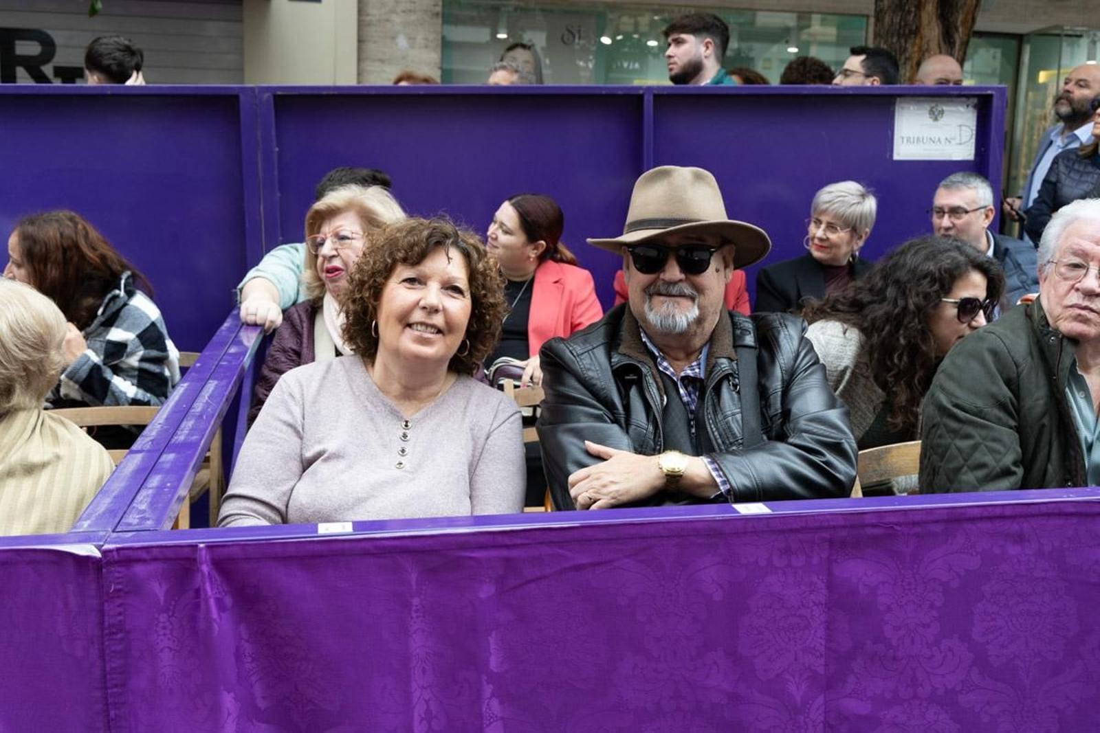 Los jiennenses se echan a la calle para presenciar la primera de las procesiones de la jornada: la Borriquilla (II)