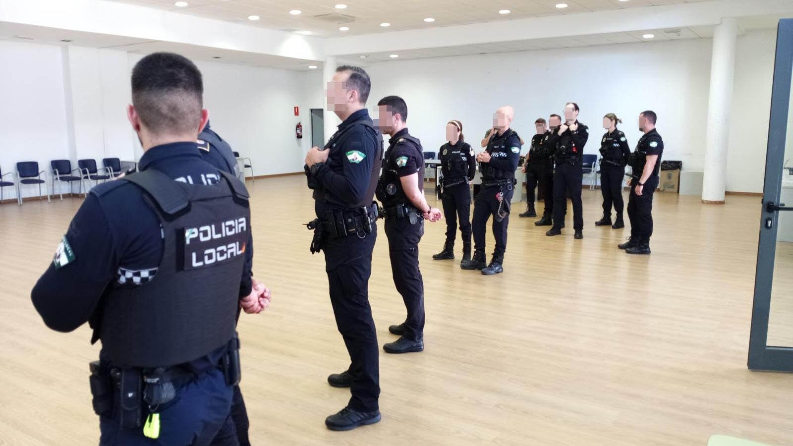 21 agentes de la Policía Local han participado en este curso junto a cuatro Policías Militares como alumnado,
