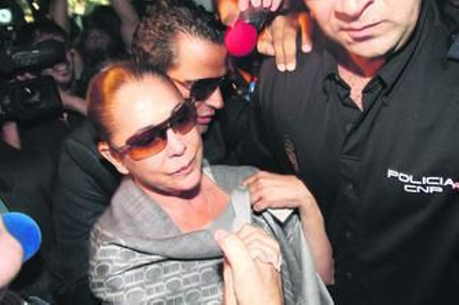 Colocan carteles de apoyo a Isabel Pantoja en la finca Cantora