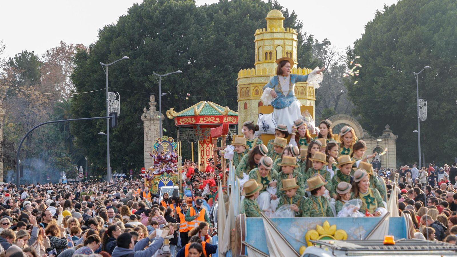 Las fotos de la ínsolita salida de los Reyes Magos del Ateneo un 4 de enero