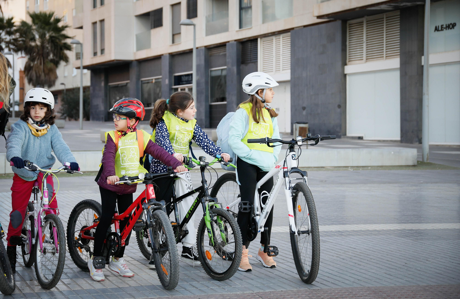 Te contamos en imágenes como ha sido la jornada del proyecto "En bici y caminando al cole"