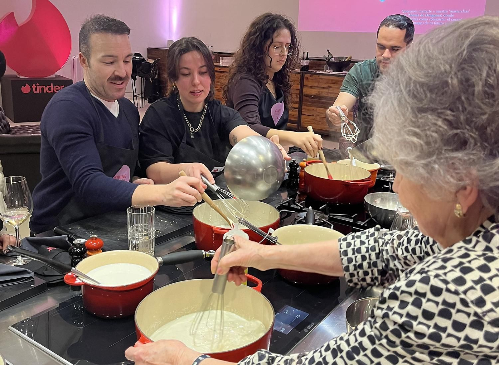 #CookingWithMyYaya, masterclass para Tinder de Guadalupe Fiñana, 'Abuela de Dragones'.
