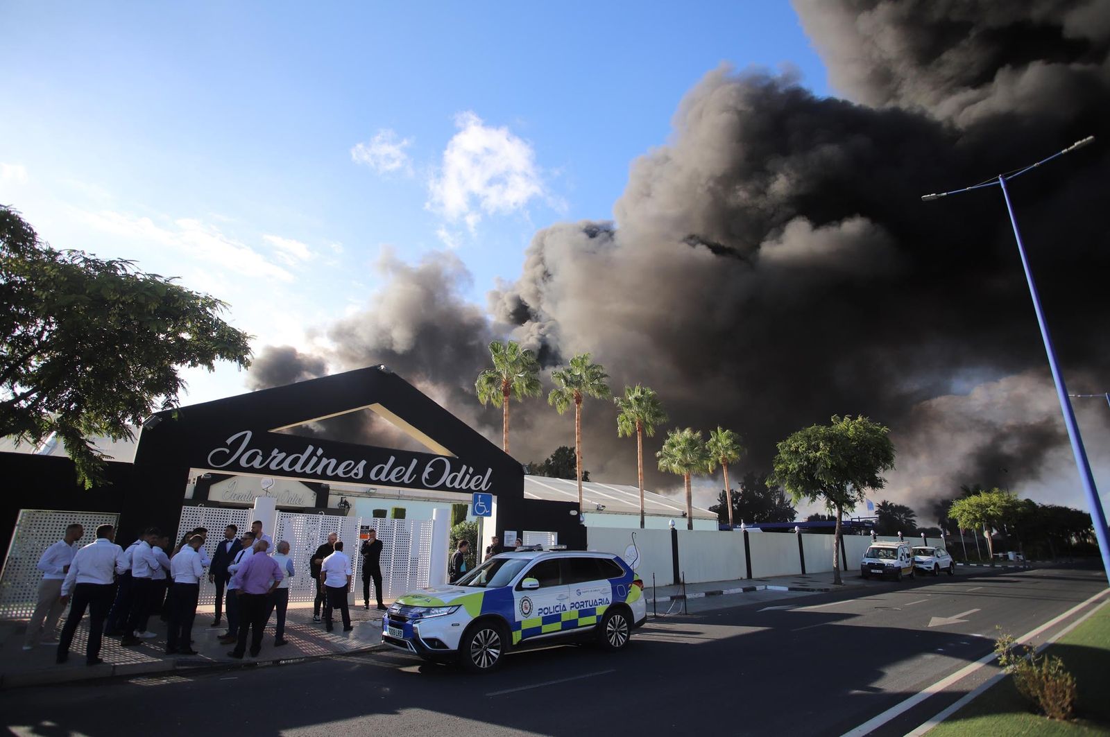 Imágenes del incendio en las instalaciones de Hierros España
