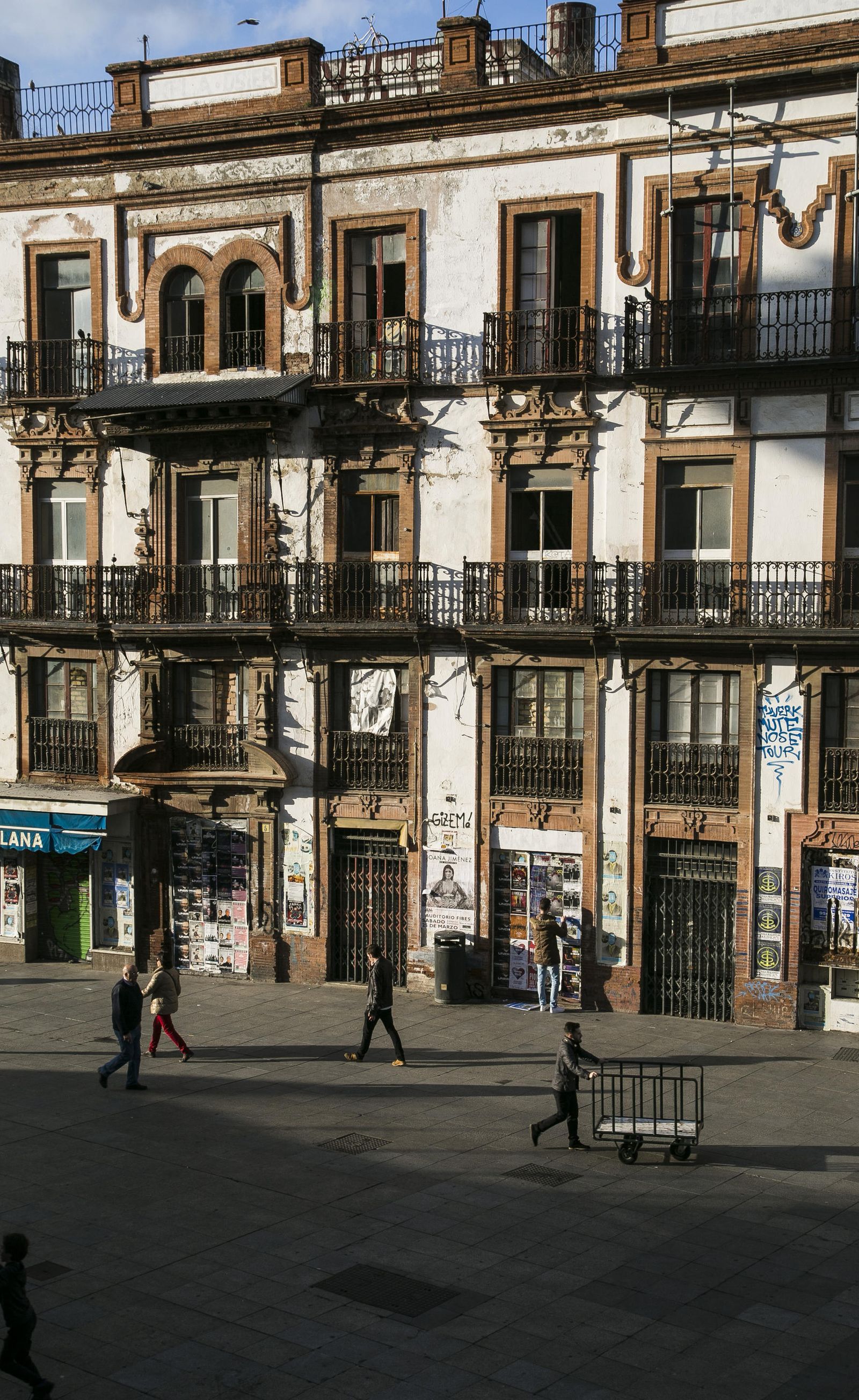 El inmueble construido a finales del siglo XIX y en desuso desde 2006 se encuentra en ruinas.