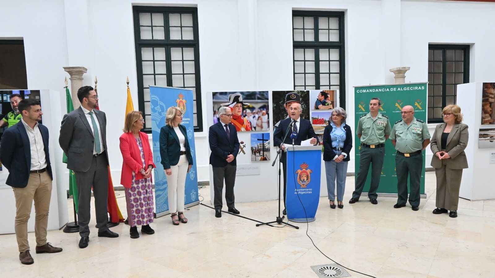 Un momento de la inauguración de la muestra.