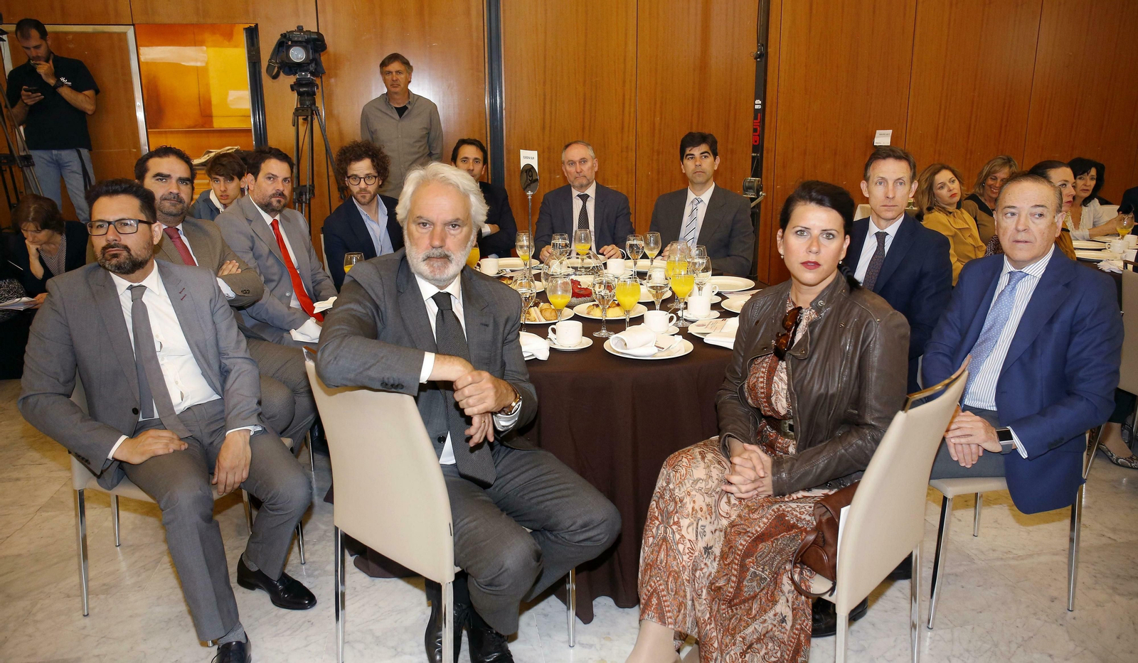 Las imágenes del foro joly con Elías Bendodo