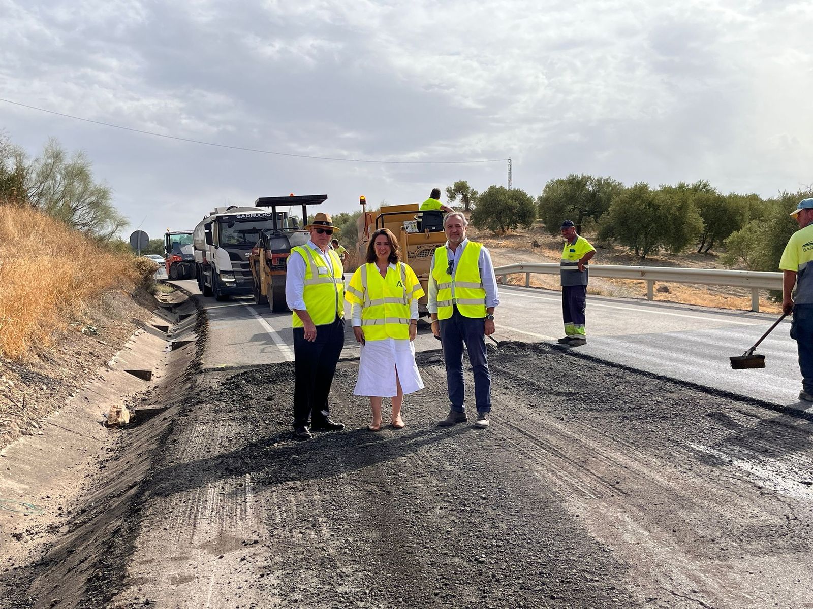 La delegada territorial de Fomento, Carmen Sánchez, visitando una de las obras.