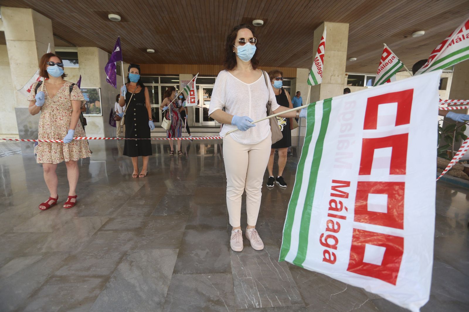 Participantes en la protesta en el Pabellón de Gobierno de la UMA este miércoles.