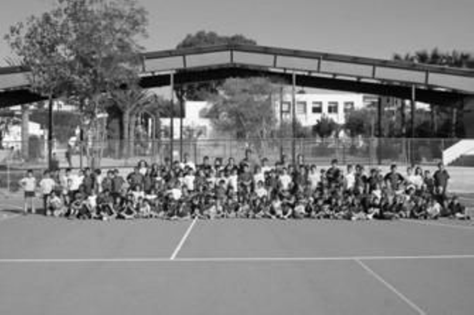Alumnos de Los Pinos durante una actividad deportiva, el pasado año.