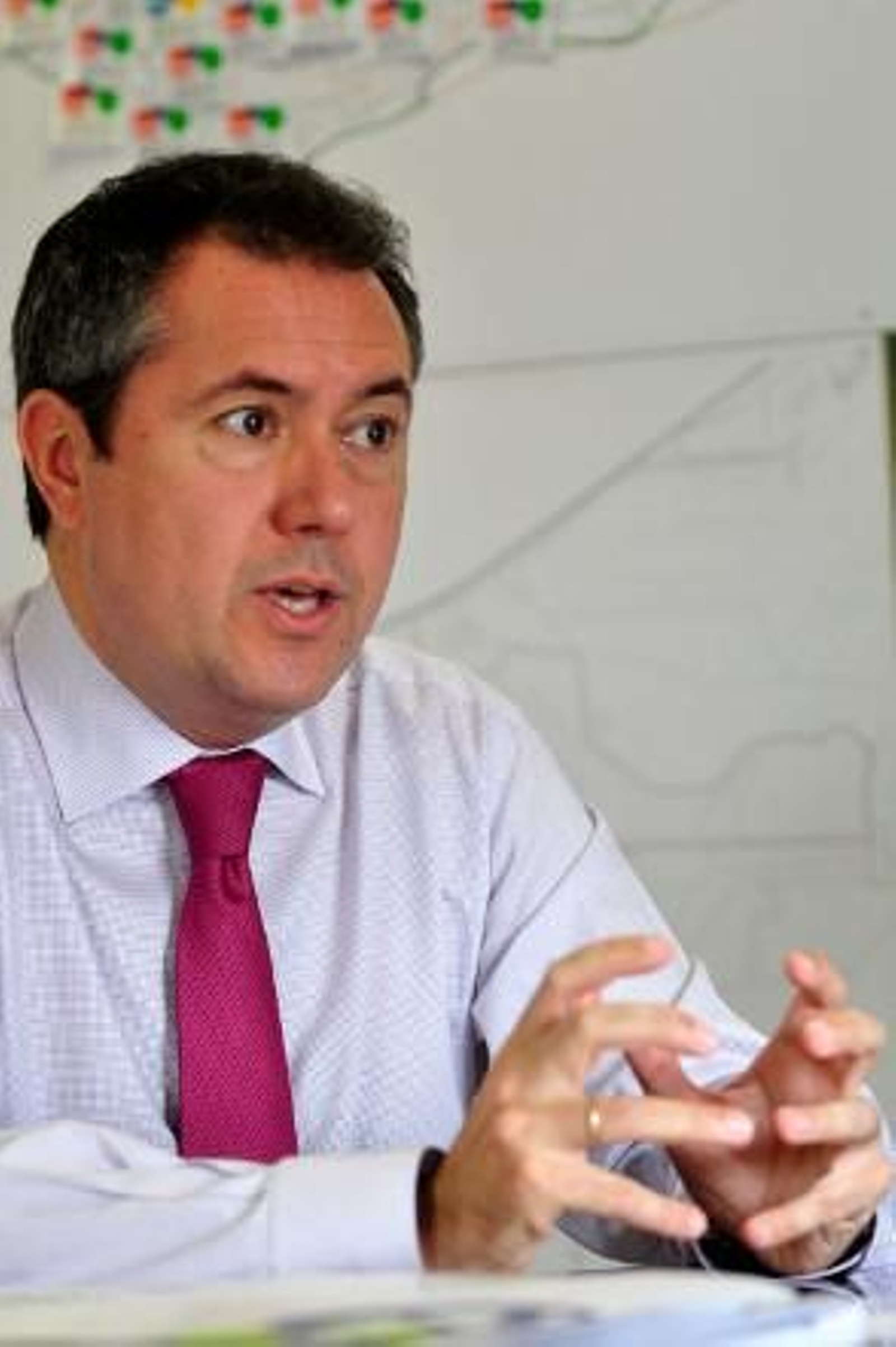 Espadas señala los "180.000 votos del cambio" y prepara una "mayoría suficiente de gobierno"