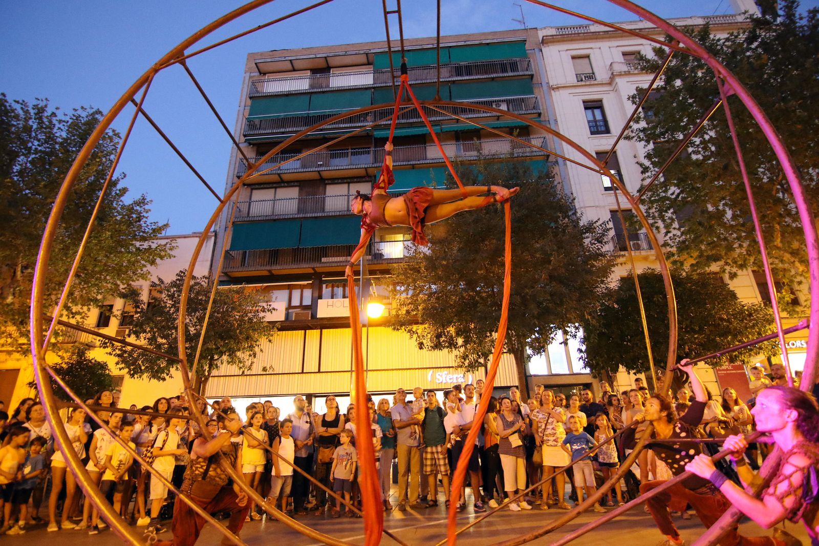 Pasacalles inaugural 'Nómadas', de Kambahiota.