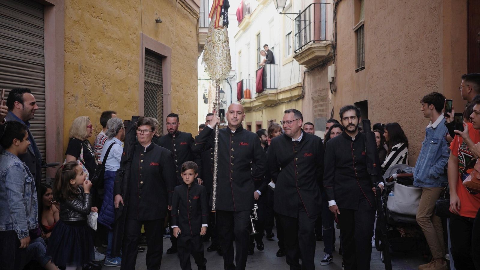 Las imágenes de la primera procesión del Nazareno de la Obediencia en Cádiz