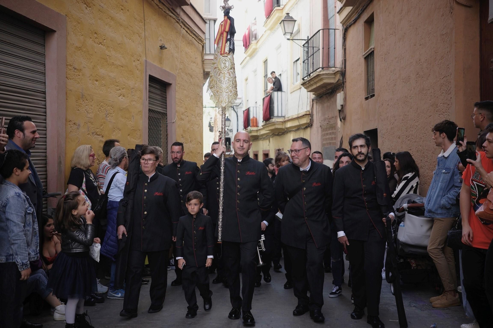 Las imágenes de la primera procesión del Nazareno de la Obediencia en Cádiz