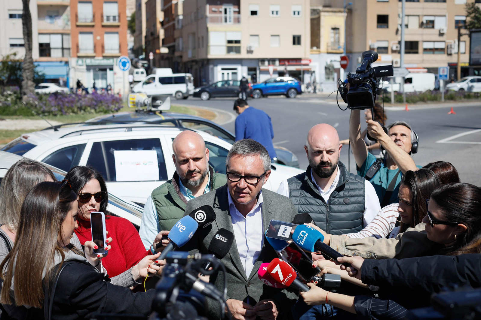 Los agricultores colapsan el puerto de Almería