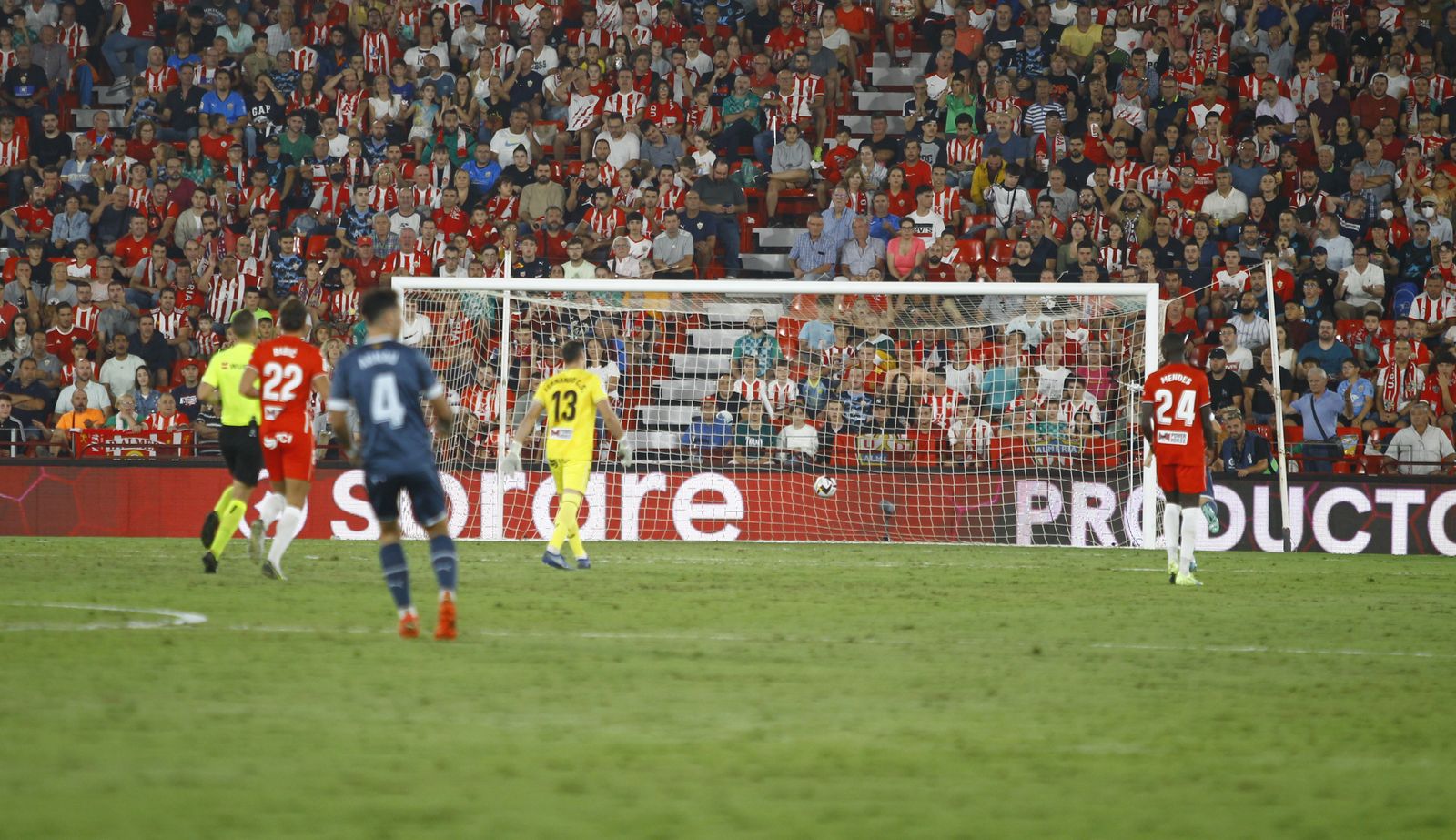 Imágenes del partido de fútbol U.D. Almería-Girona F.C.