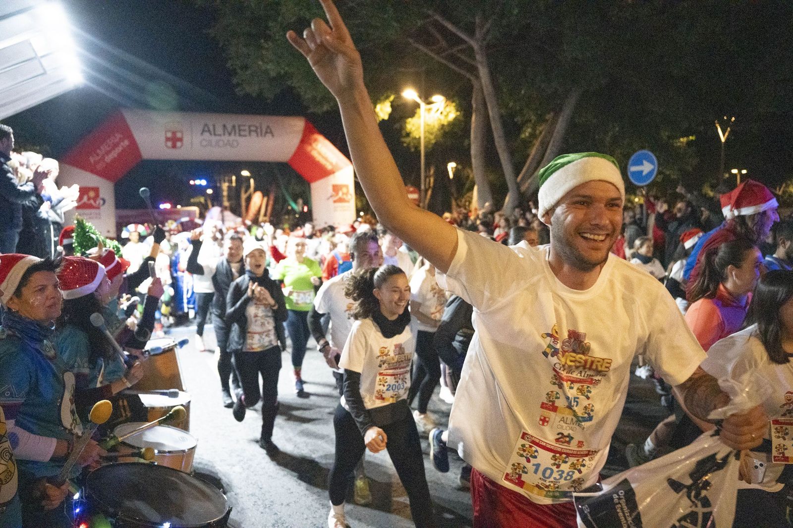 Almería corre y celebra su memoria olímpica en una San Silvestre de récord