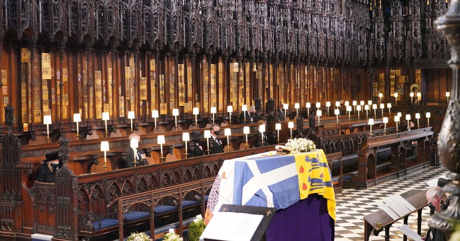 Interior de la Capilla de San Jorge, en Windsor, durante el servicio religioso con el que se despidió a Felipe de Edimburgo.