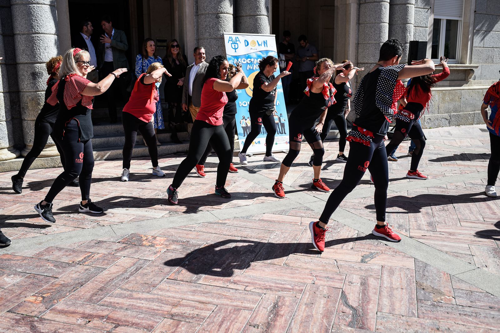 Imágenes de la lectura del manifiesto Día Internacional del Síndrome Down