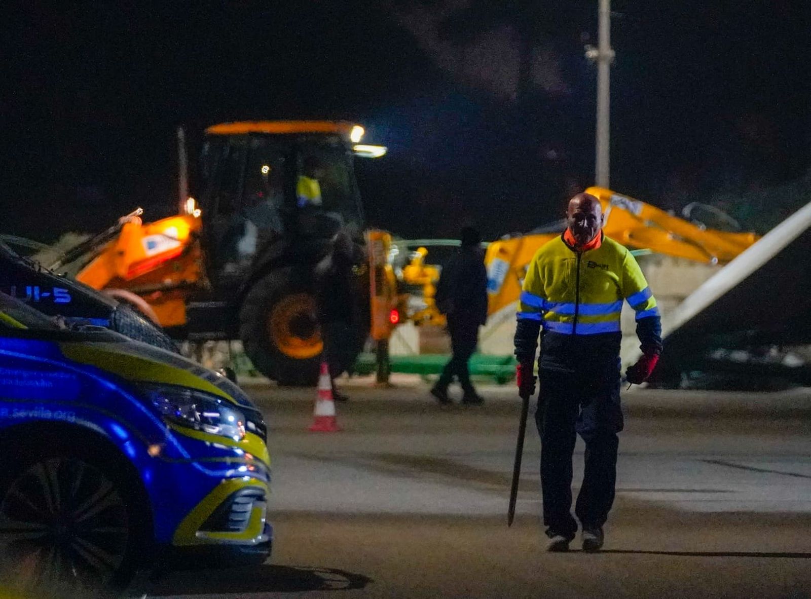 El derribo de la gasolinera de Alcosa, todas las fotos