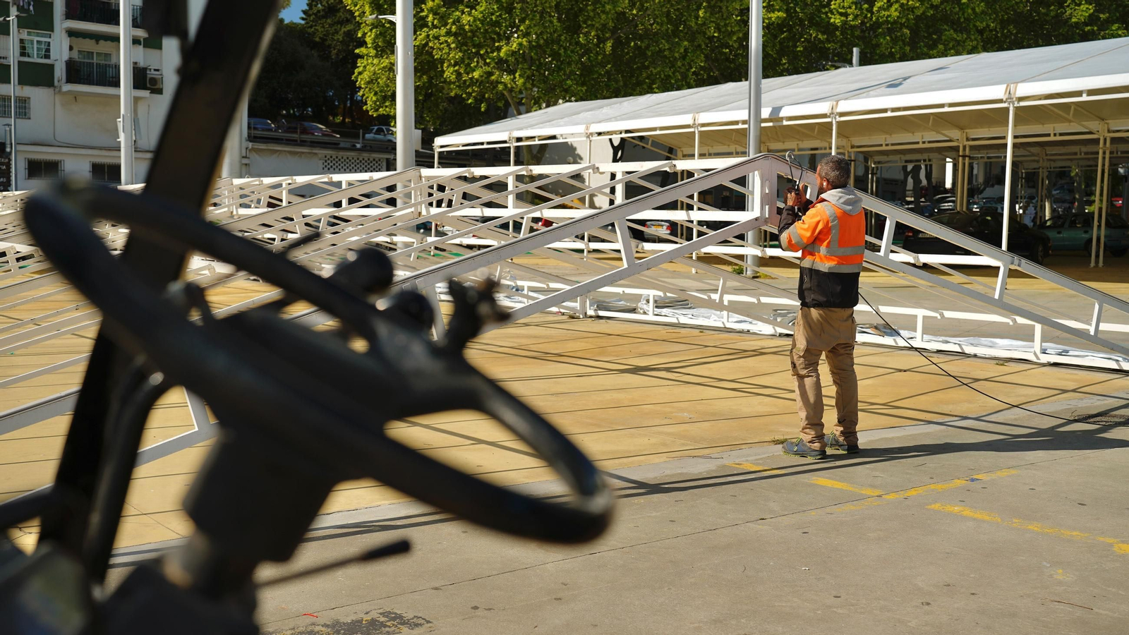 Comienza el montaje de las casetas de la Feria Real de Algeciras 2025