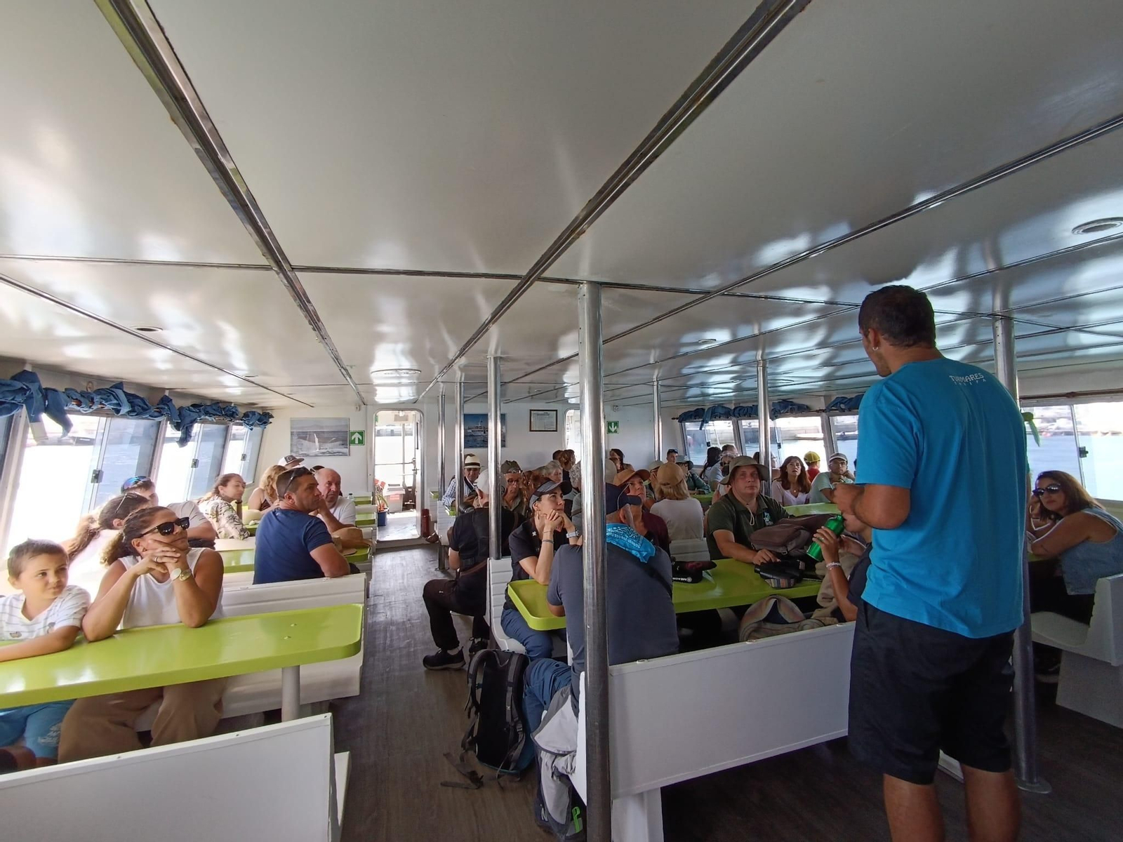 Avistamiento de cetáceos y aves por el Estrecho