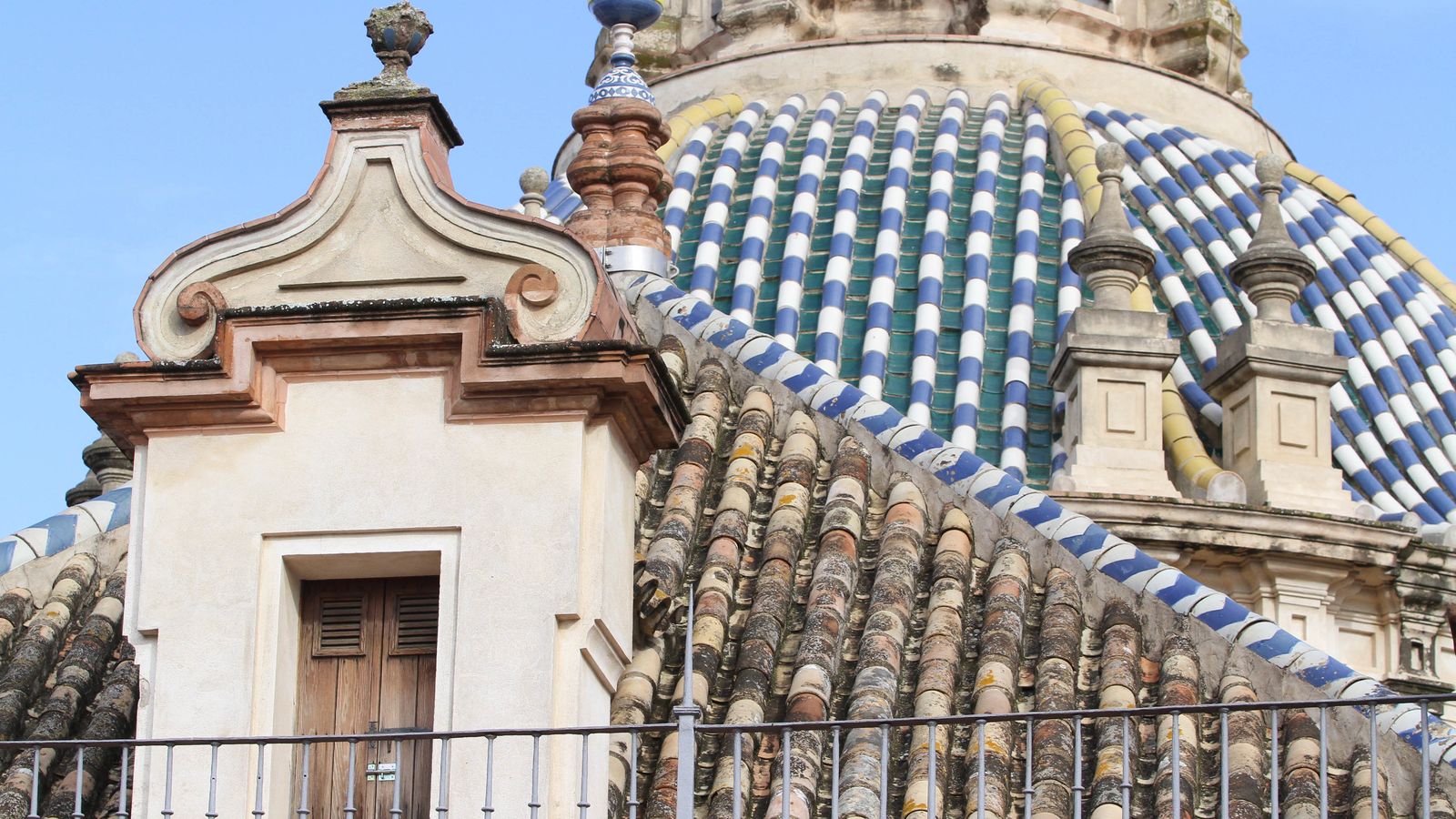 Vista de los tejados del templo del Salvador.