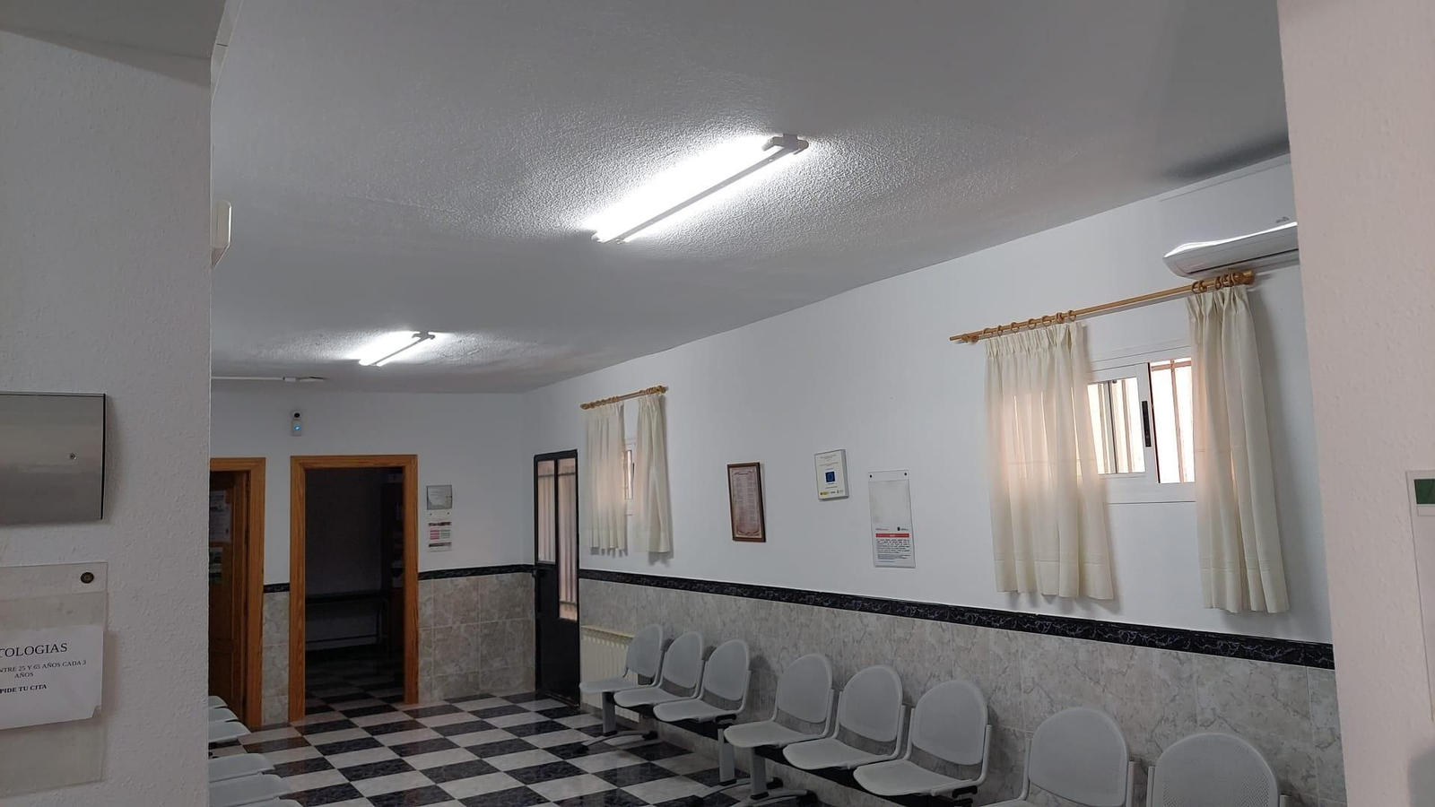 Sala de espera del consultorio de Darro.