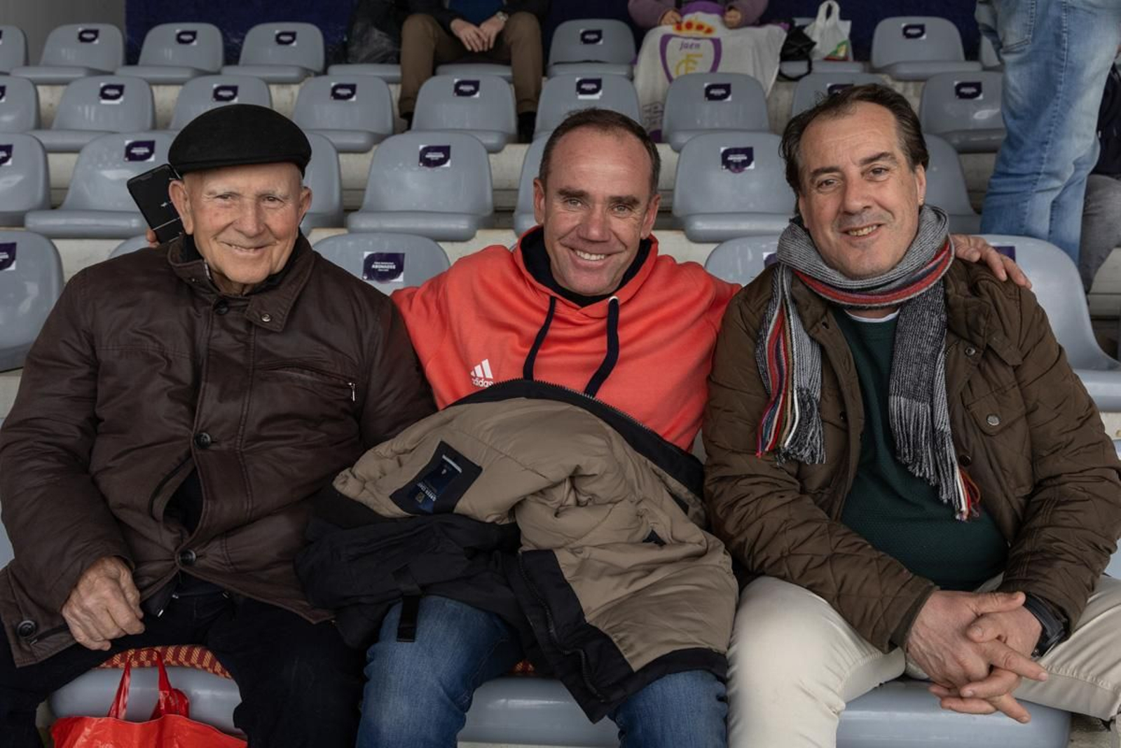 La emoción del triunfo in extremis del Real Jaén ante el Atlético Mancha Real, en imágenes