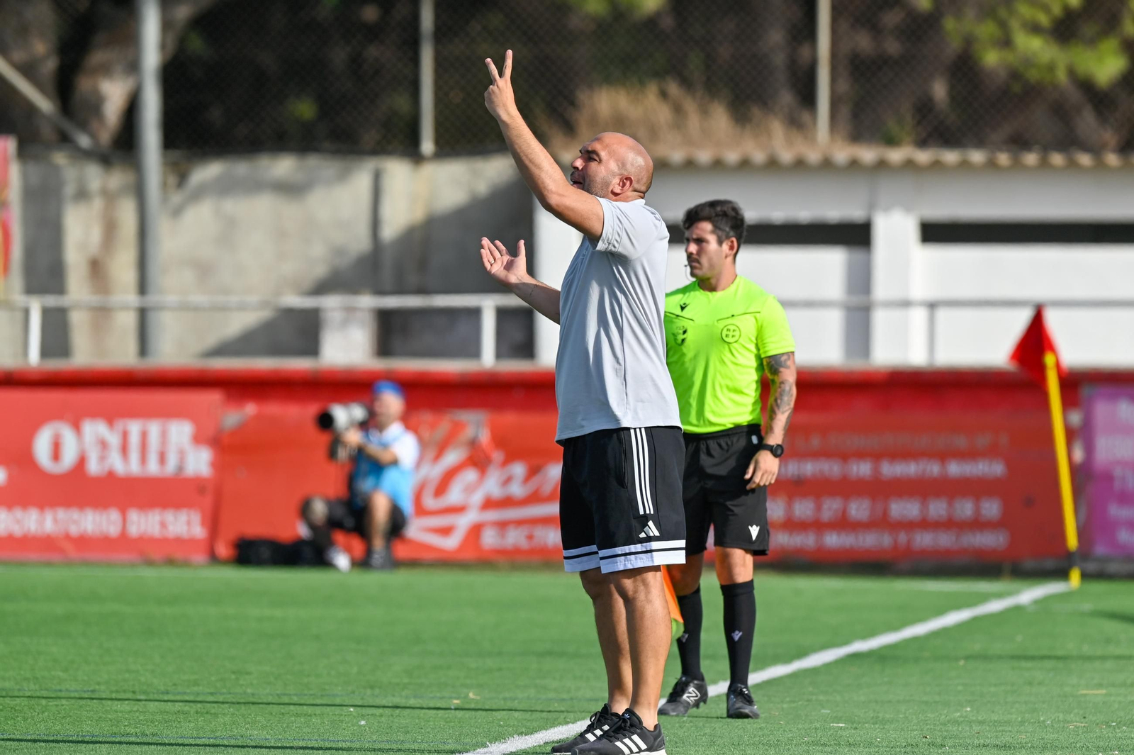 Imágenes del Xerez CD-Sanluqueño en el XLIX Trofeo Ciudad de El Puerto