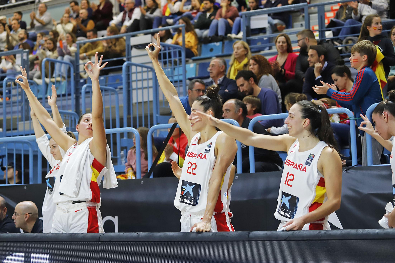 Ambiente en las gradas en el partido de la selección Española femenina de baloncesto contra Islnadia