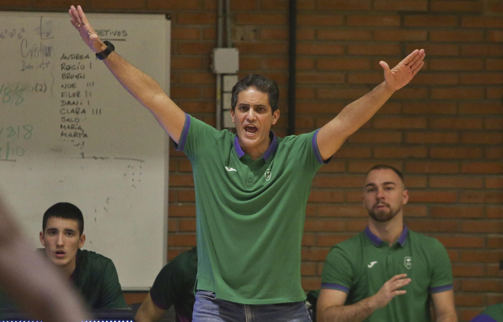 El Novaschool se lleva el derbi ante el Unicaja en Los Guindos