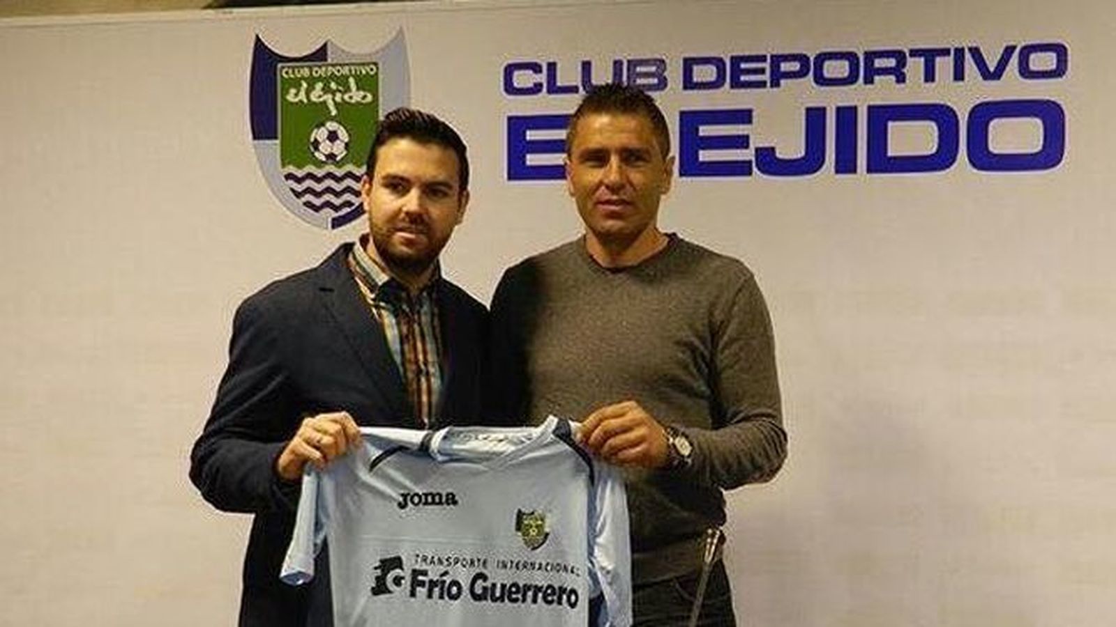 José Sevilla, a la derecha, durante su presentación