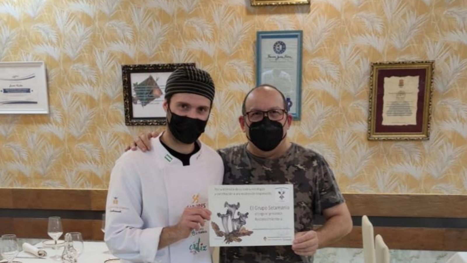 El chef Javier Fuster con su reconocimiento